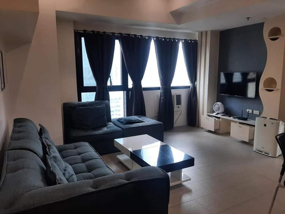 Spacious 2 Bedroom Unit With Pool Manila Exterior photo