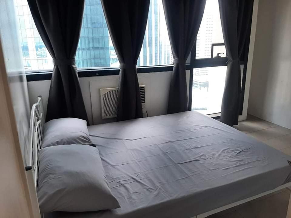 Spacious 2 Bedroom Unit With Pool Manila Exterior photo