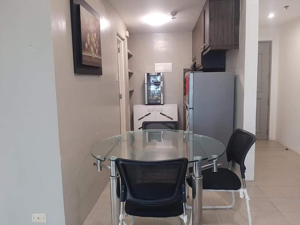 Spacious 2 Bedroom Unit With Pool Manila Exterior photo